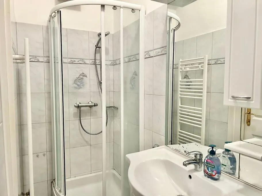 50 M2 Apartment With Free Parking & Netflix Vienna 0*,  Austria